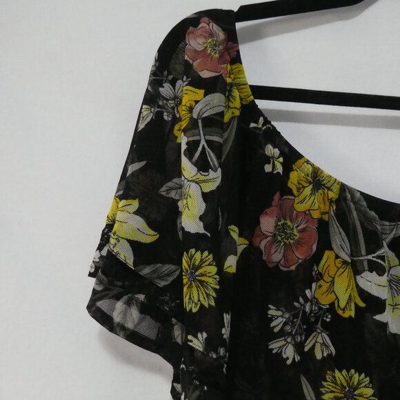 LOVE & LEGEND | 1X | Floral Print Blouse With Ruffled Sleeves - Picture 3 of 13